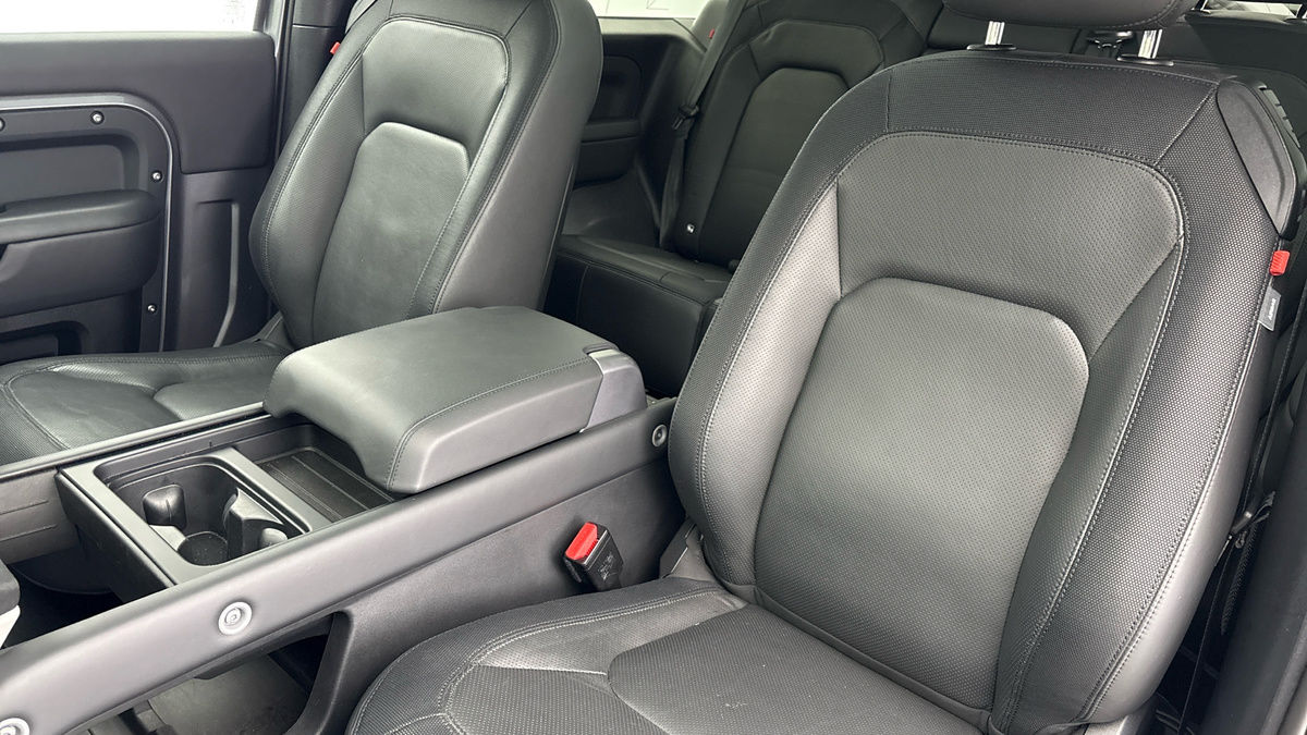 Used Land Rover Defender 90 2023 for sale - 76418109: Photo 7
