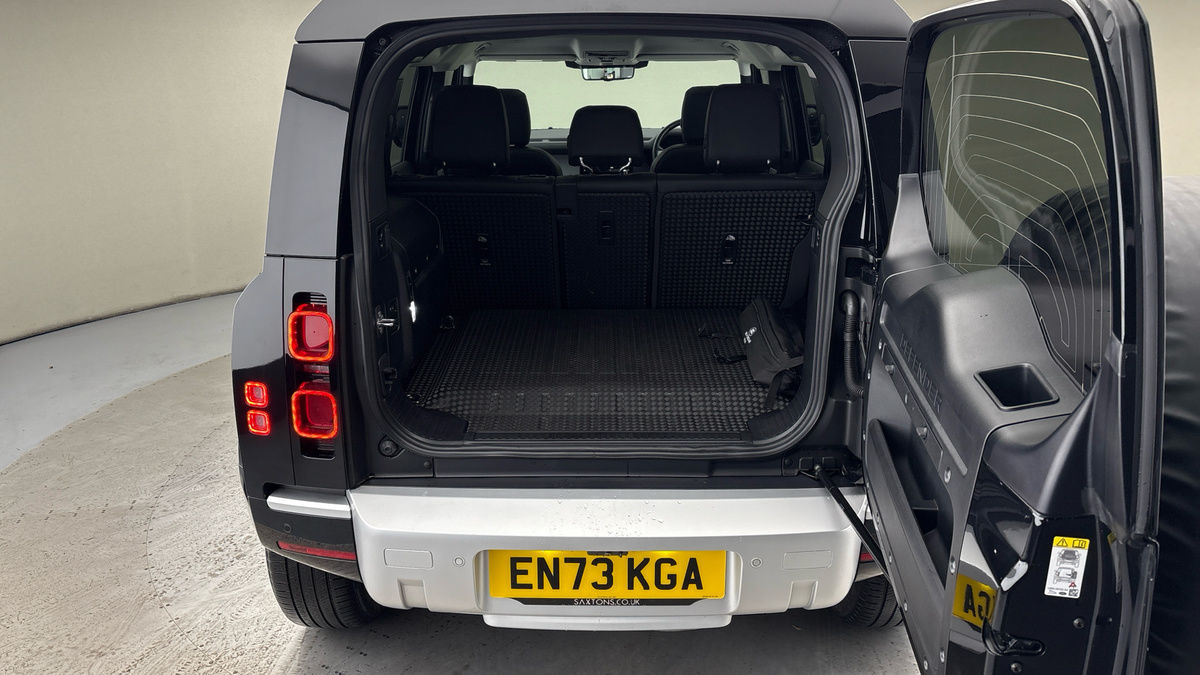 Used Land Rover Defender 110 2024 for sale - 77189045: Photo 11