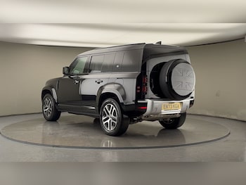 Used Land Rover Defender 110 2024 for sale - 77189045: Photo