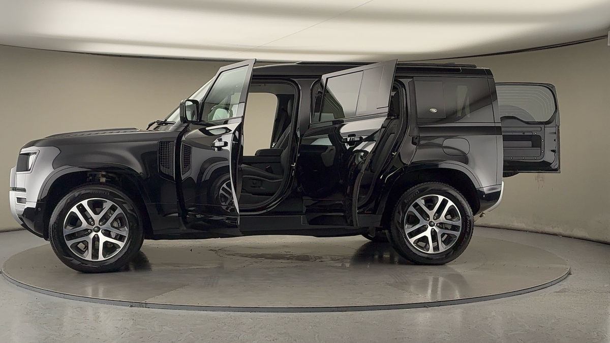 Used Land Rover Defender 110 2024 for sale - 77189045: Photo 48