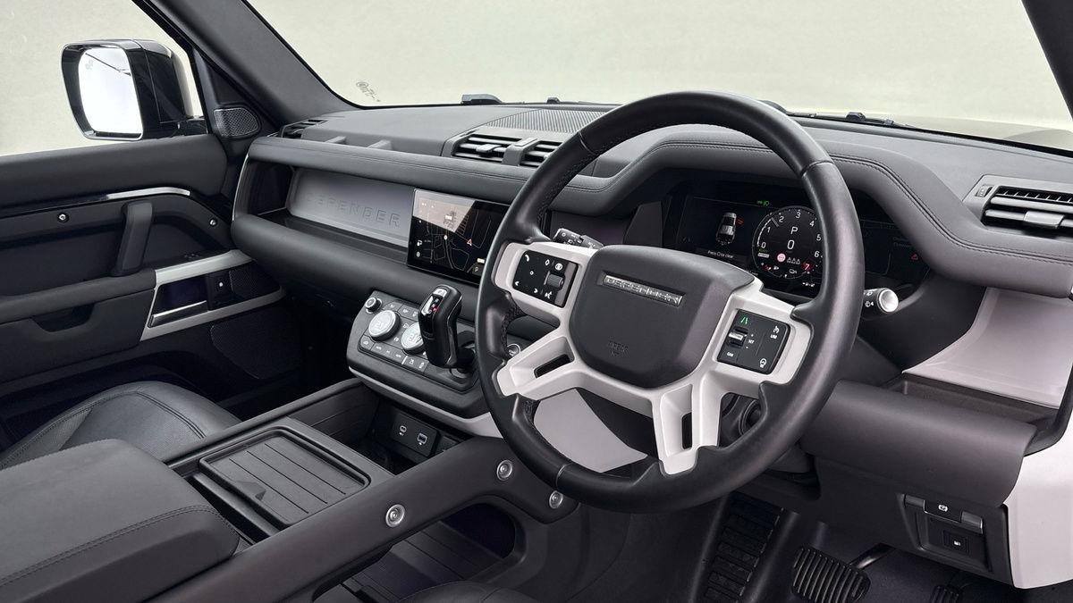 Used Land Rover Defender 110 2024 for sale - 77189045: Photo 5