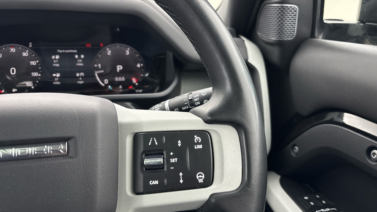 Used Land Rover Defender 90 2023 for sale - 76725442: Photo 14