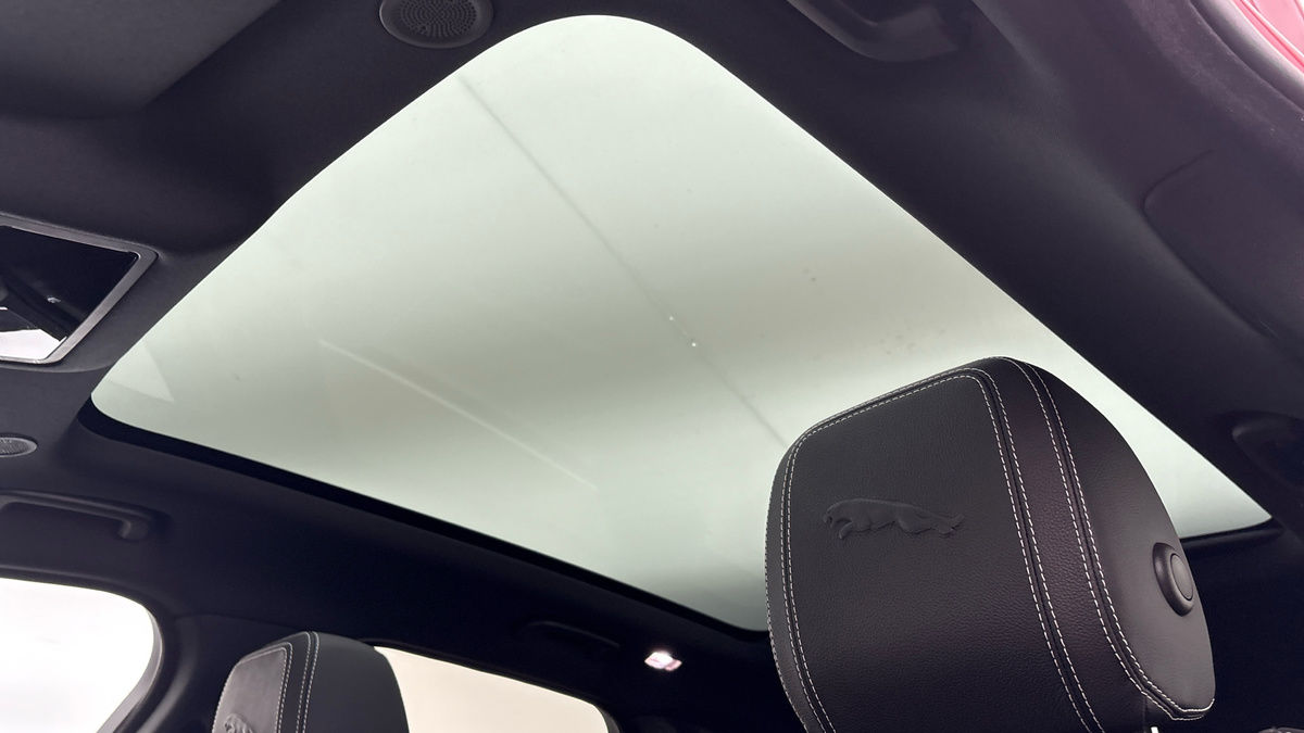 Used Jaguar F-Pace 2023 for sale - 76368739: Photo 6