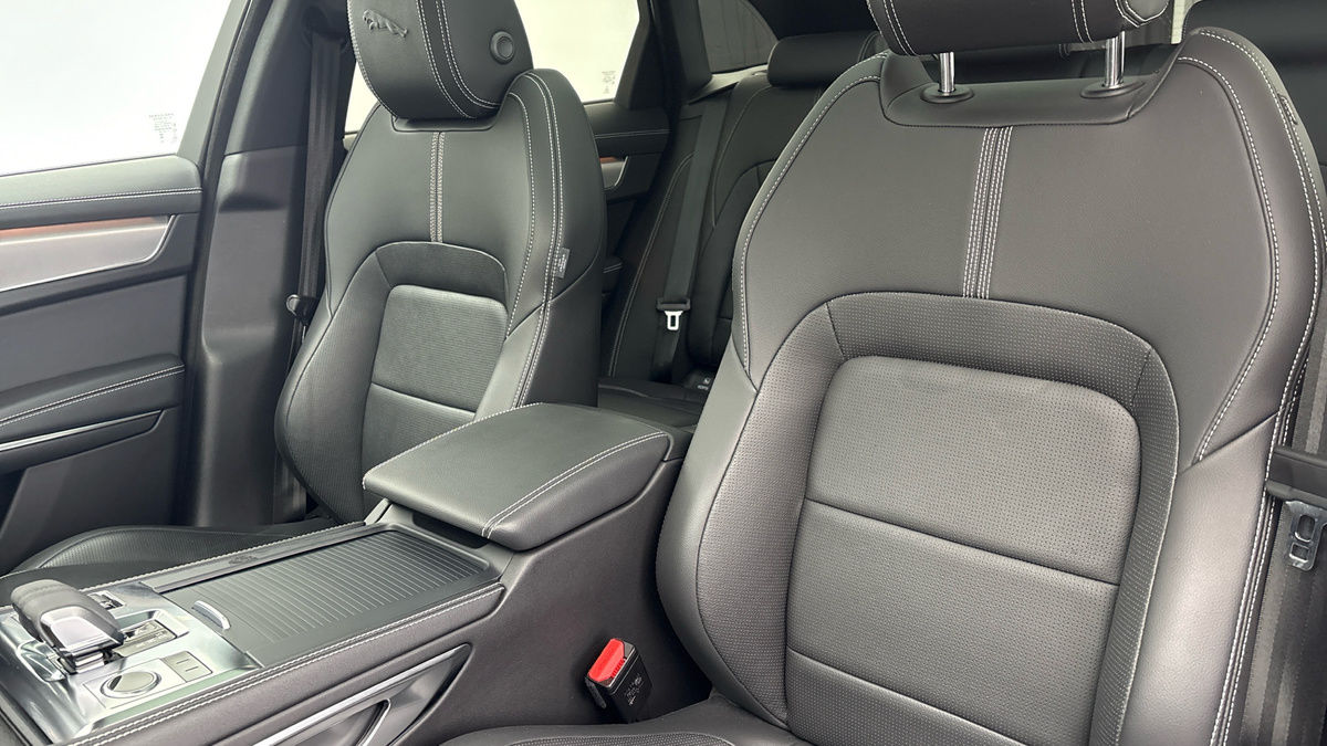 Used Jaguar F-Pace 2023 for sale - 76368739: Photo 7