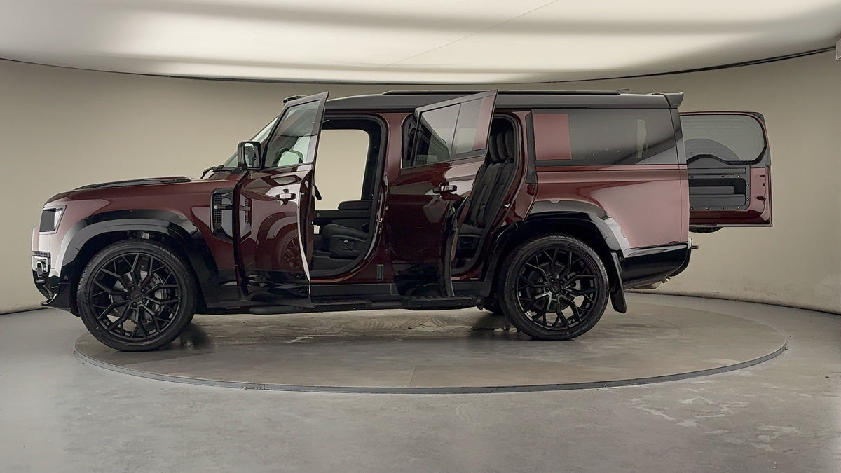 Used Land Rover Defender 130 2024 for sale - 76396730: Photo 53