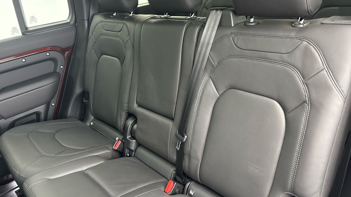 Used Land Rover Defender 130 2024 for sale - 76396730: Photo 8
