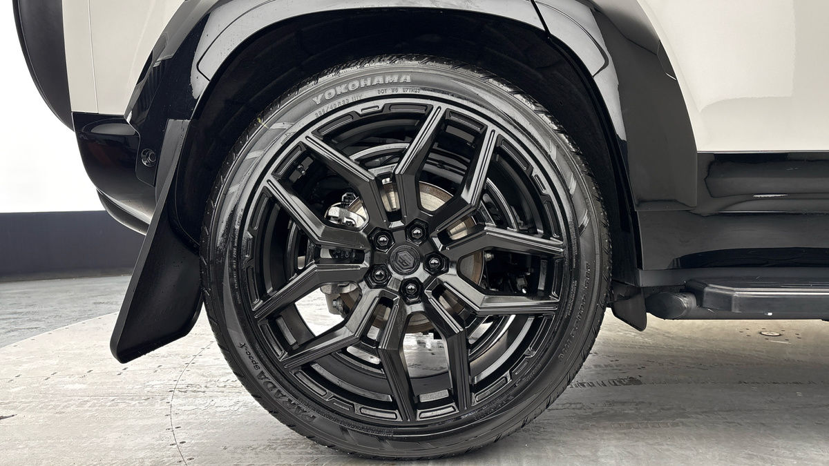 Used Land Rover Defender 110 2026 for sale - 77894265: Photo 10