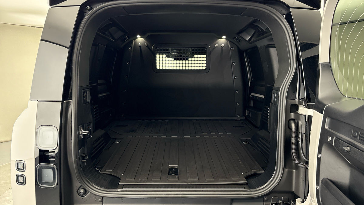 Used Land Rover Defender 110 2026 for sale - 77894265: Photo 11