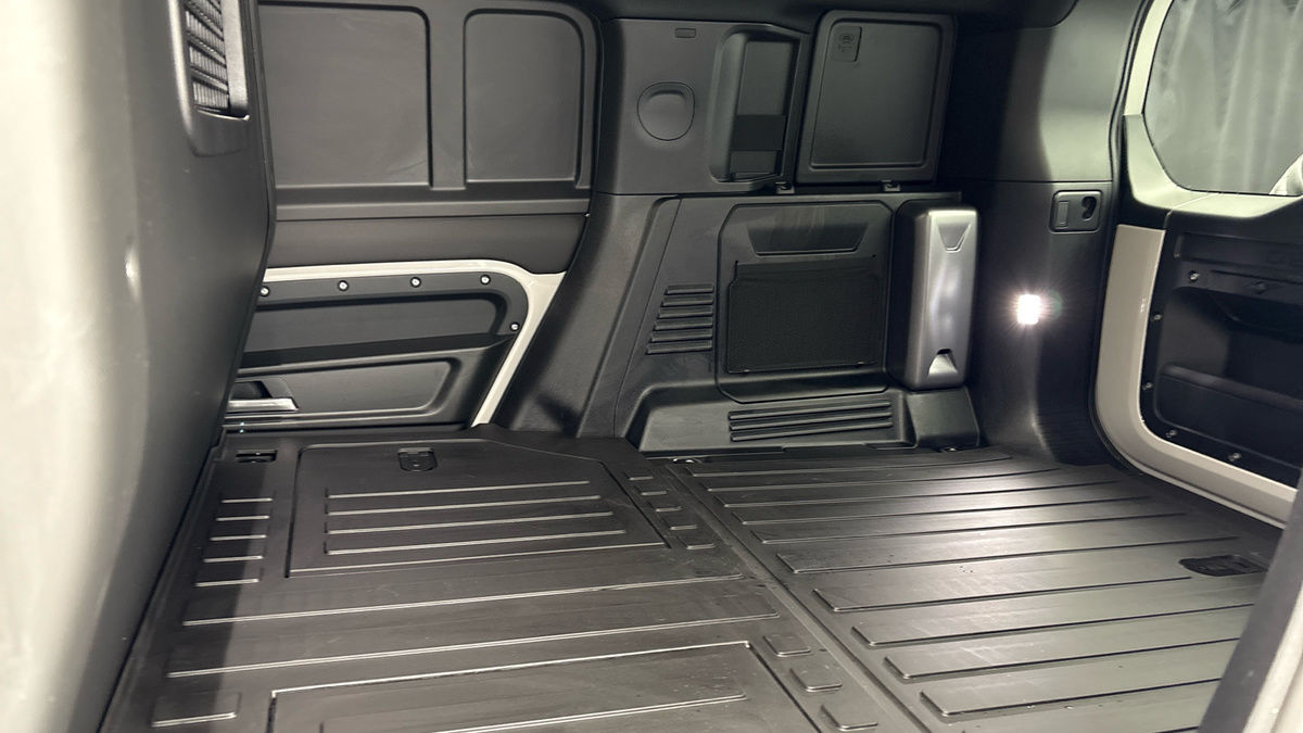 Used Land Rover Defender 110 2026 for sale - 77894265: Photo 8