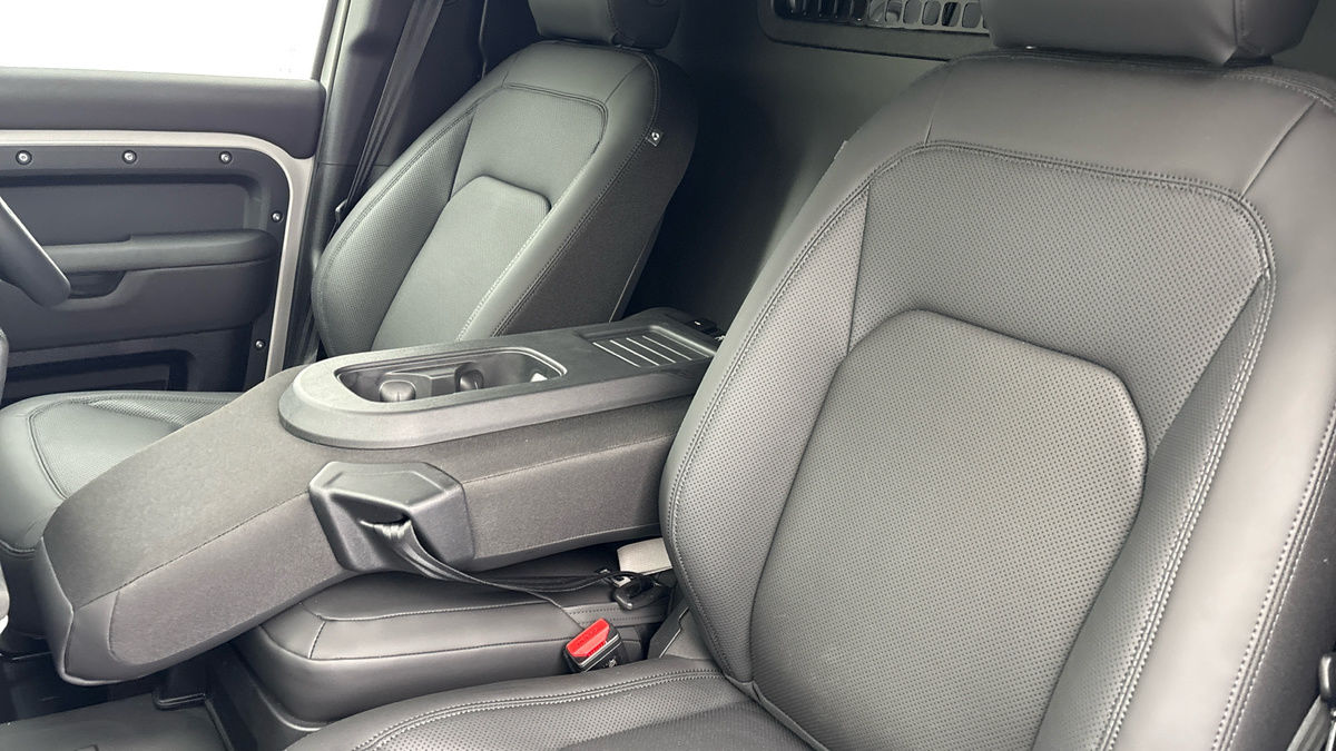 Used Land Rover Defender 110 2026 for sale - 77894265: Photo 9