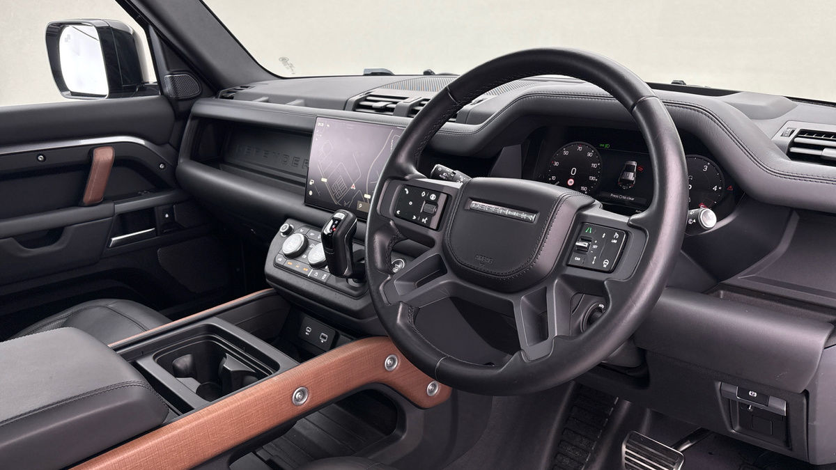 Used Land Rover Defender 2023 for sale - 77584259: Photo 5