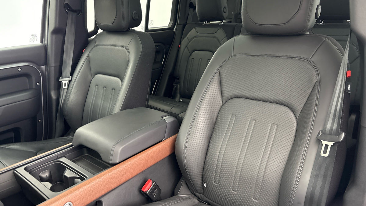 Used Land Rover Defender 2023 for sale - 77584259: Photo 7
