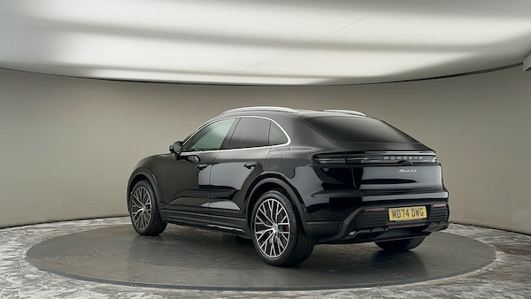 Used Porsche Macan 2024 for sale - 75729969: Photo 2