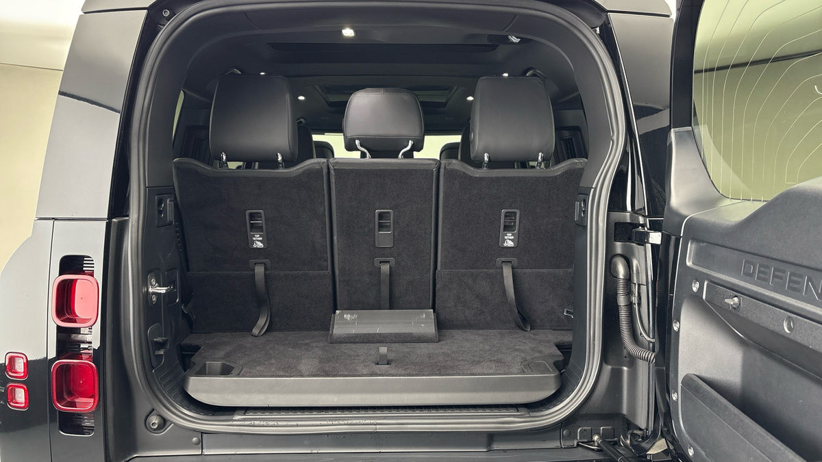 Used Land Rover Defender 130 2023 for sale - 78018077: Photo 11