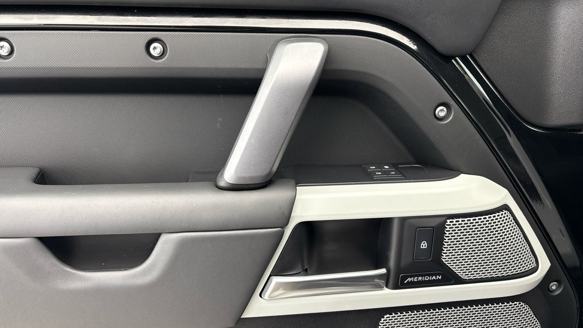 Used Land Rover Defender 130 2023 for sale - 78018077: Photo 19