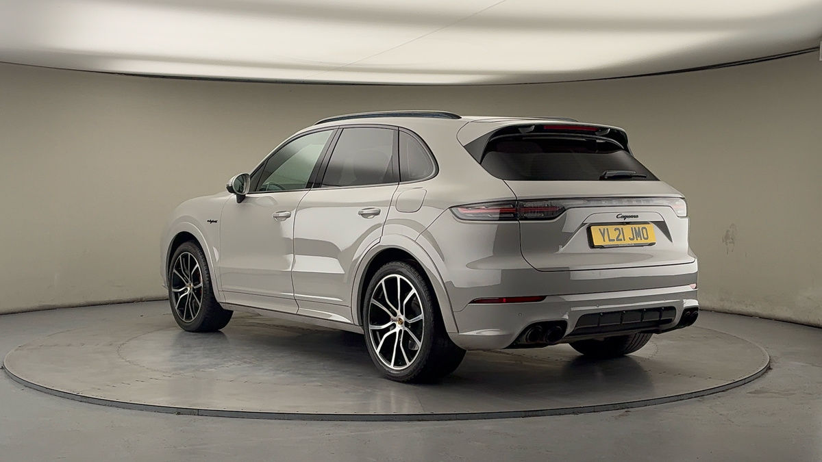 Used Porsche Cayenne 2021 for sale - 77494479: Photo 2