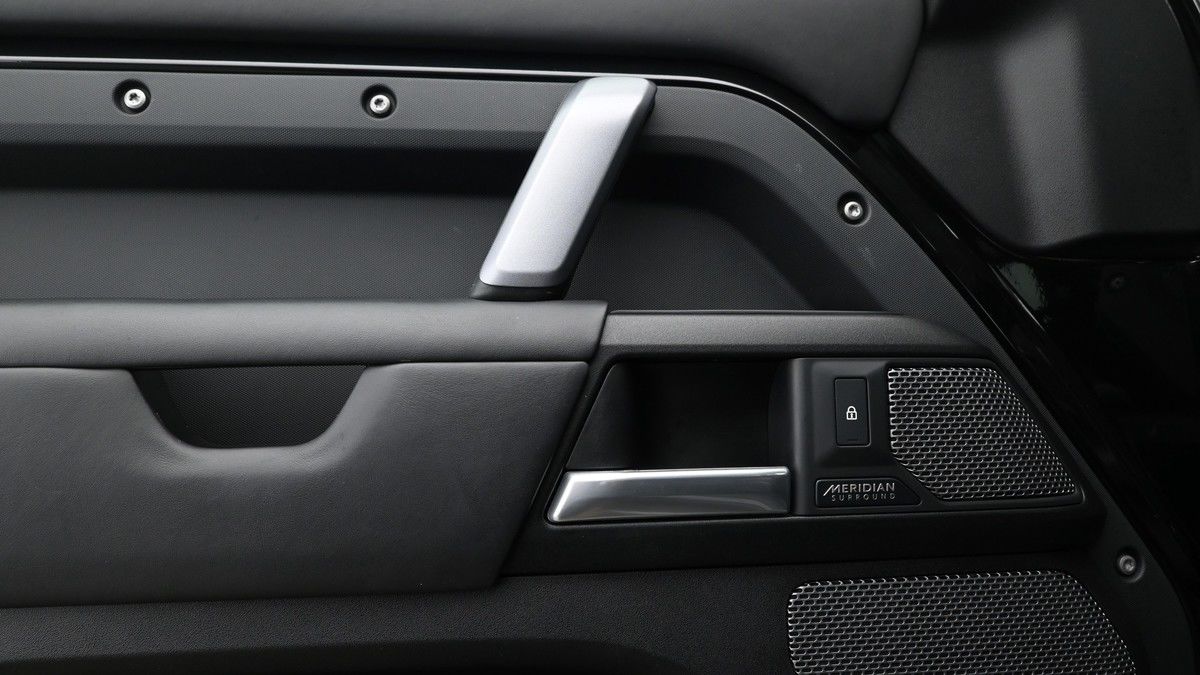 Used Land Rover Defender 110 2022 for sale - 74107142: Photo 18