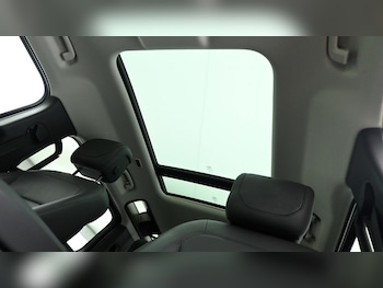 Used Land Rover Defender 110 2023 for sale - 75222097: Photo