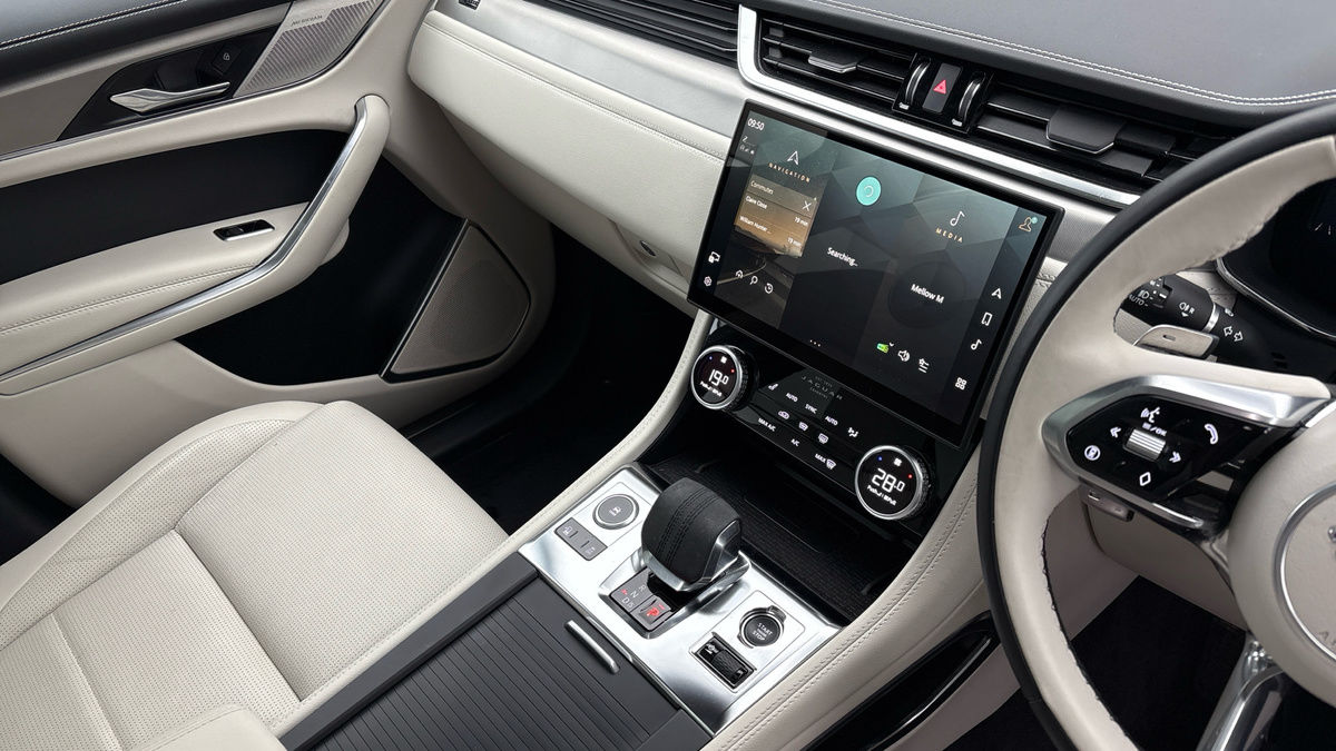 Used Jaguar F-Pace 2024 for sale - 77880818: Photo 18