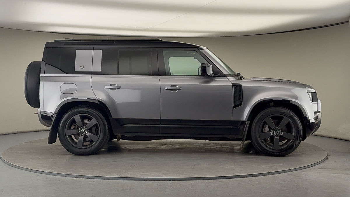 Used Land Rover Defender 110 2023 for sale - 77303332: Photo 16