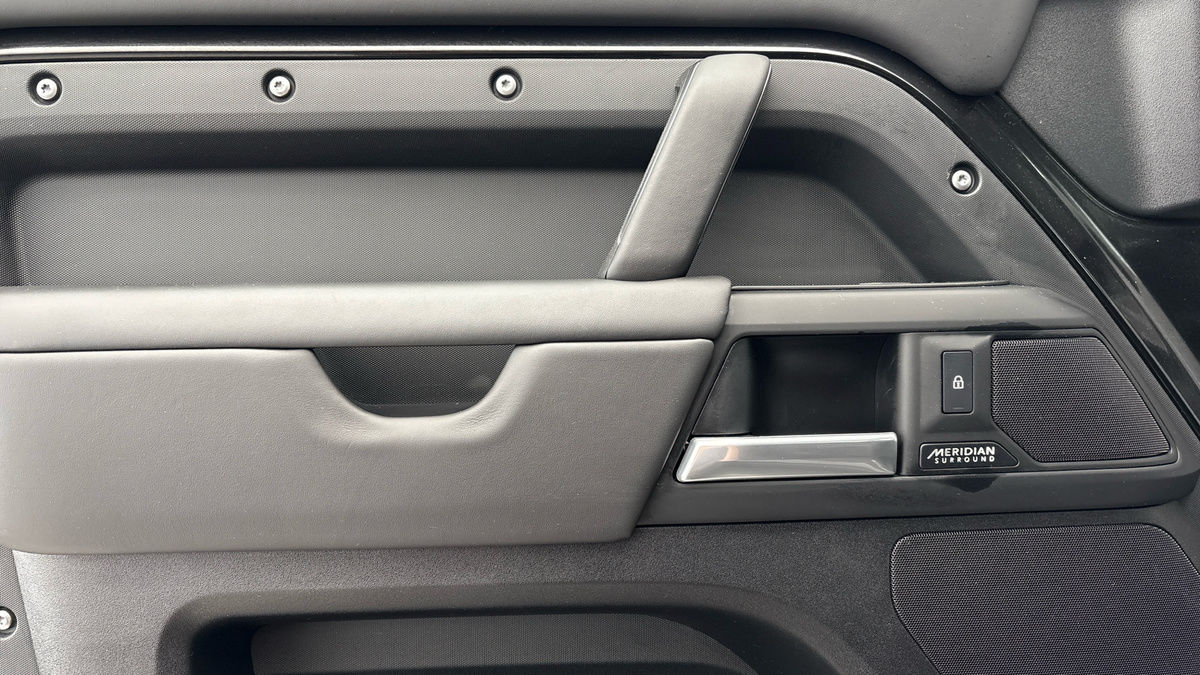 Used Land Rover Defender 110 2024 for sale - 76334539: Photo 25