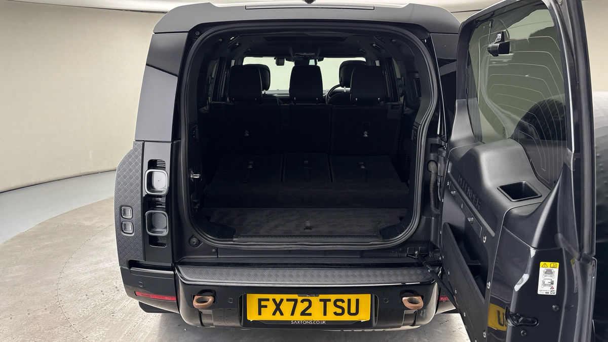 Used Land Rover Defender 130 2023 for sale - 76280764: Photo 11