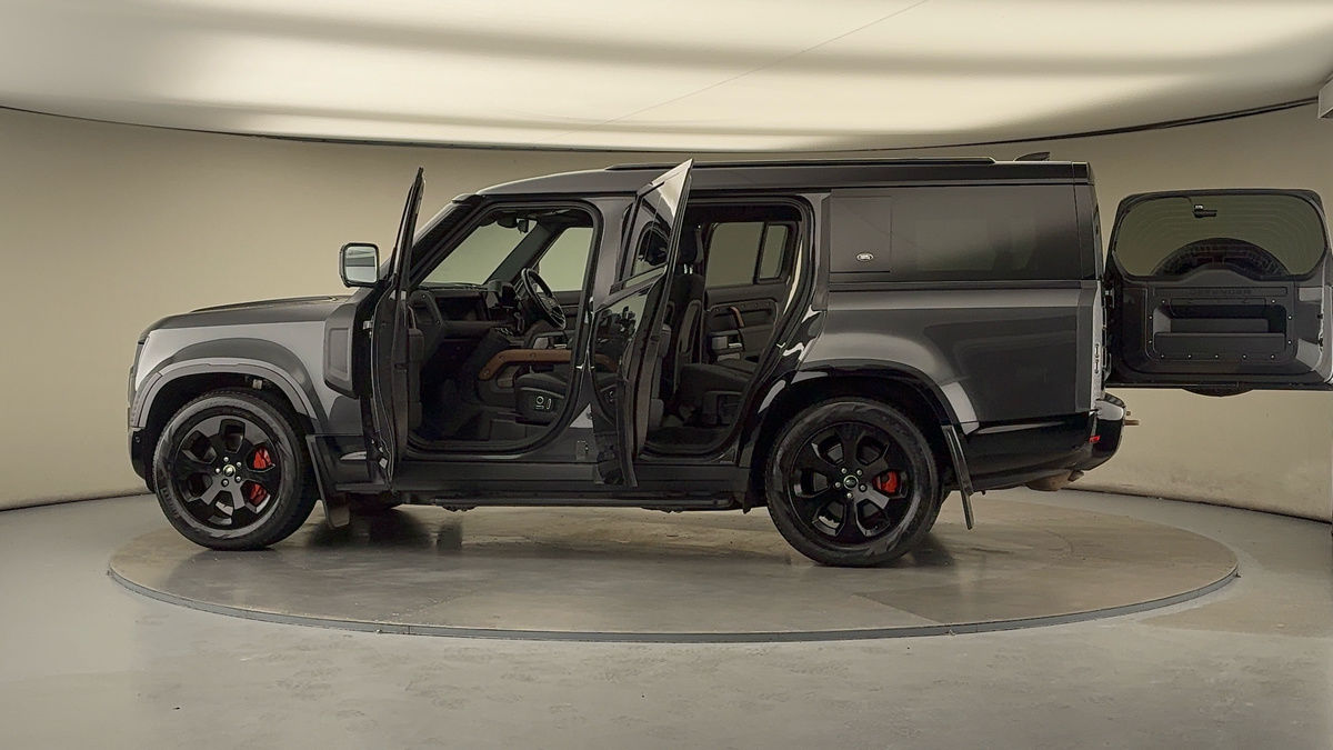 Used Land Rover Defender 130 2023 for sale - 76280764: Photo 50