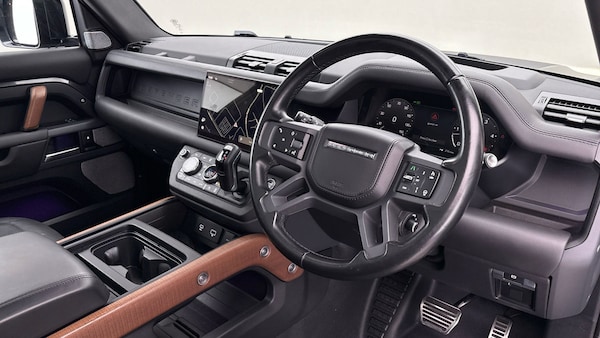 Used Land Rover Defender 130 2023 for sale - 76280764: Photo 5