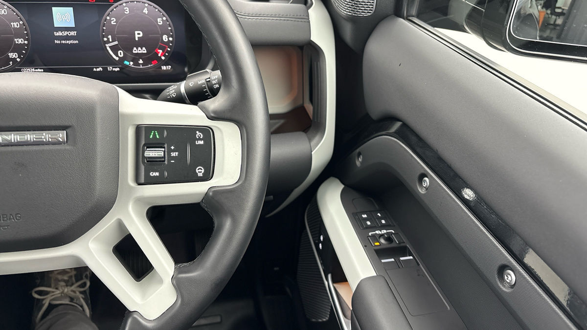 Used Land Rover Defender 2023 for sale - 76455042: Photo 27