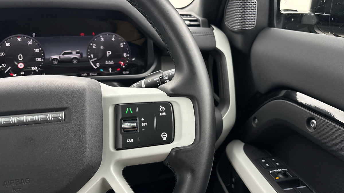 Used Land Rover Defender 2023 for sale - 76455042: Photo 28