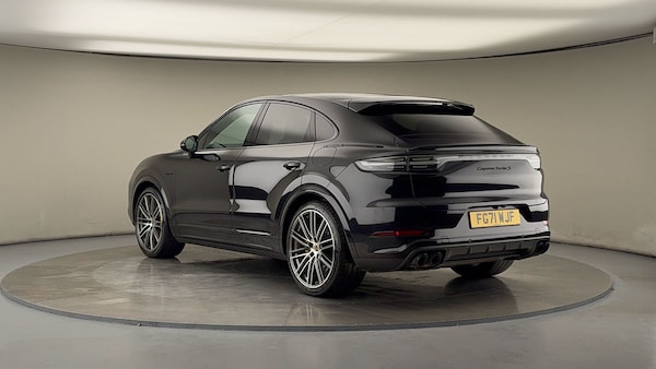 Used Porsche Cayenne 2021 for sale - 75222074: Photo 2