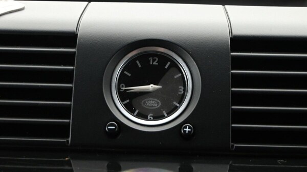 Used Land Rover Defender 90 2015 for sale - 74092903: Photo 18