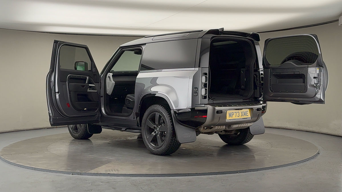 Used Land Rover Defender 90 2023 for sale - 76304646: Photo 44