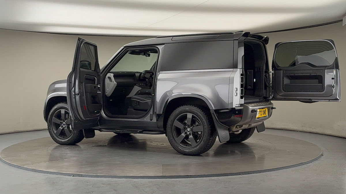 Used Land Rover Defender 90 2023 for sale - 76304646: Photo 46