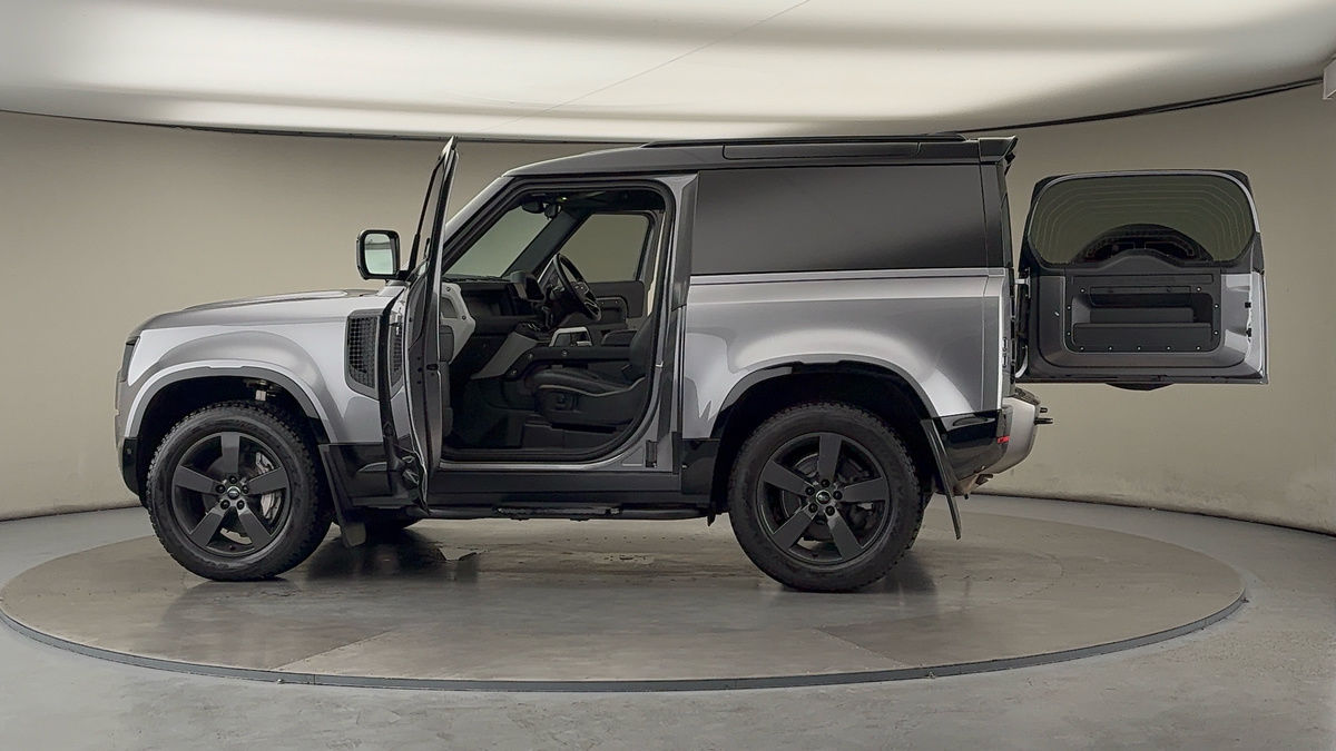 Used Land Rover Defender 90 2023 for sale - 76304646: Photo 47