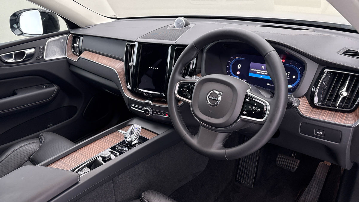 Used Volvo XC60 2023 for sale - 78004131: Photo 5