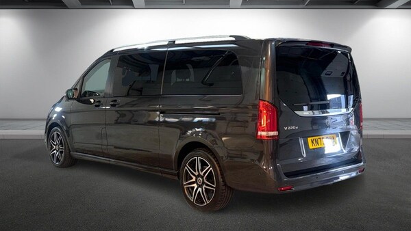 Used Mercedes-Benz V-Class 2023 for sale - 75222073: Photo 2