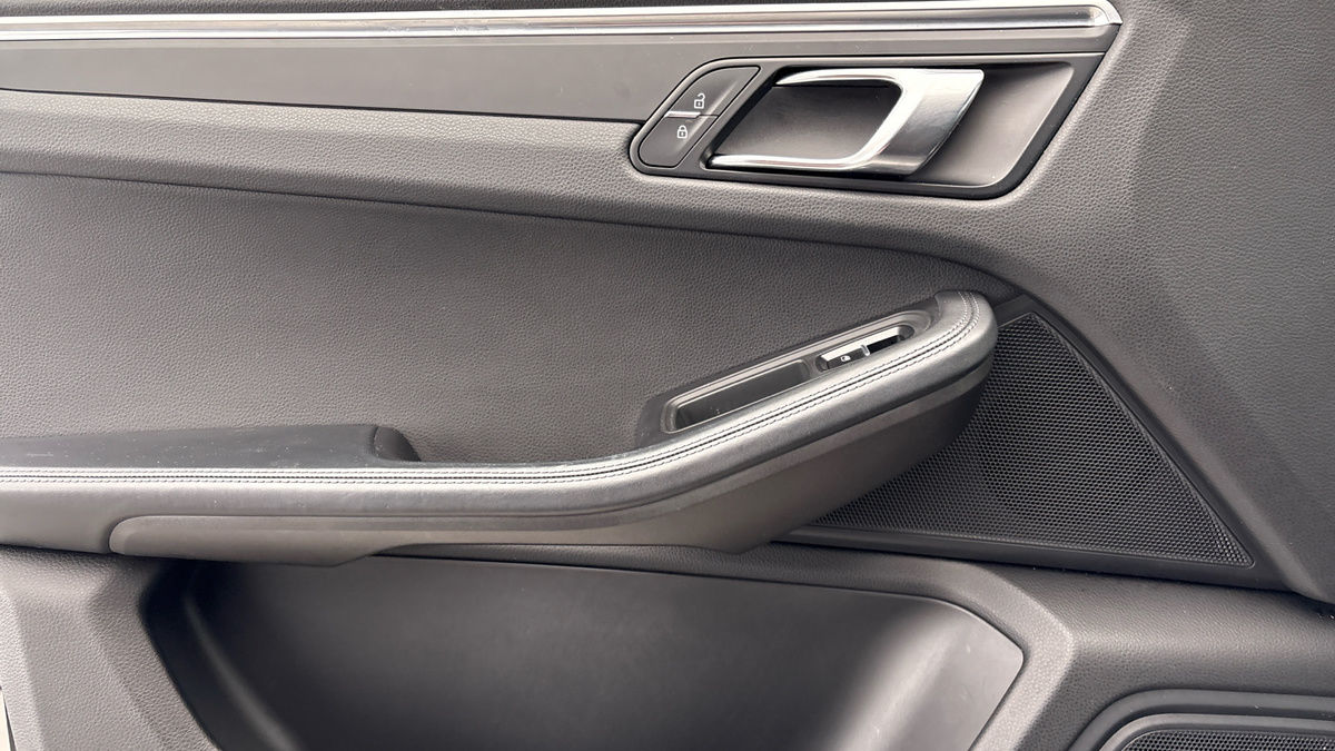 Used Porsche Macan 2023 for sale - 78168201: Photo 19