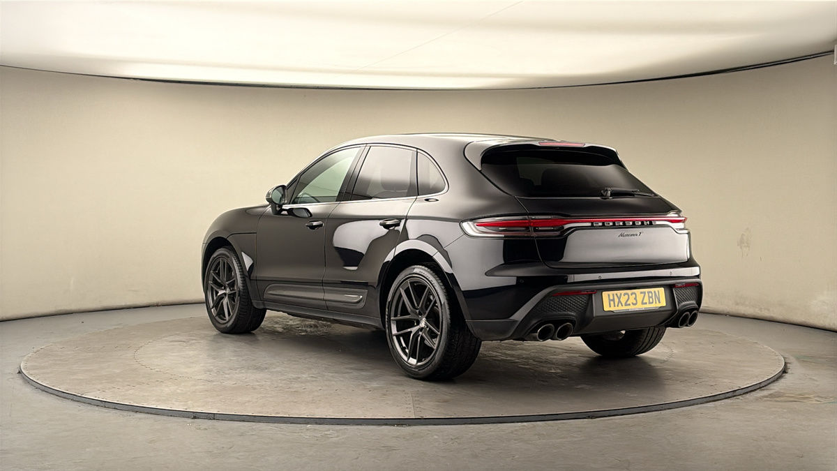 Used Porsche Macan 2023 for sale - 78168201: Photo 2