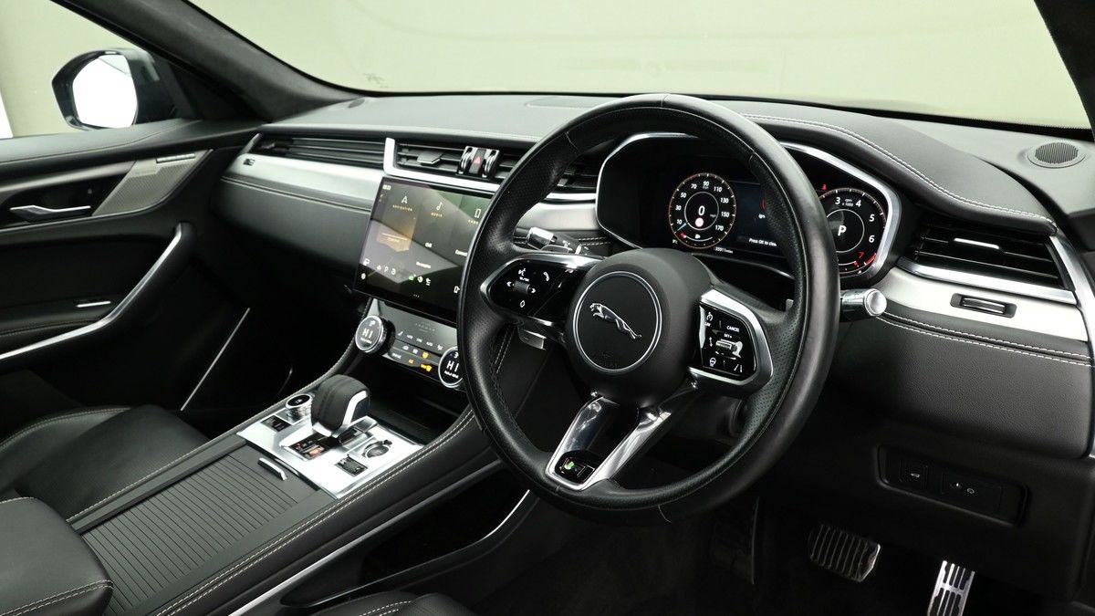 Used Jaguar F-Pace 2021 for sale - 76768957: Photo 2