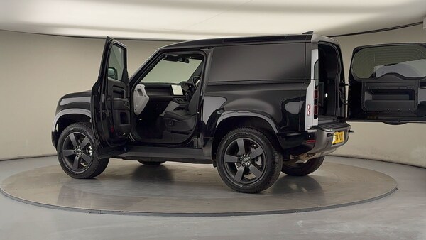 Used Land Rover Defender 90 2024 for sale - 76133365: Photo 45