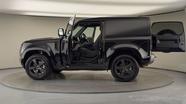 Used Land Rover Defender 90 2024 for sale - 76133365: Photo 46