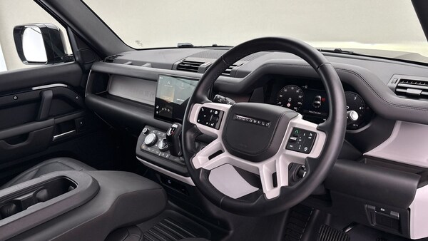 Used Land Rover Defender 90 2024 for sale - 76133365: Photo 5