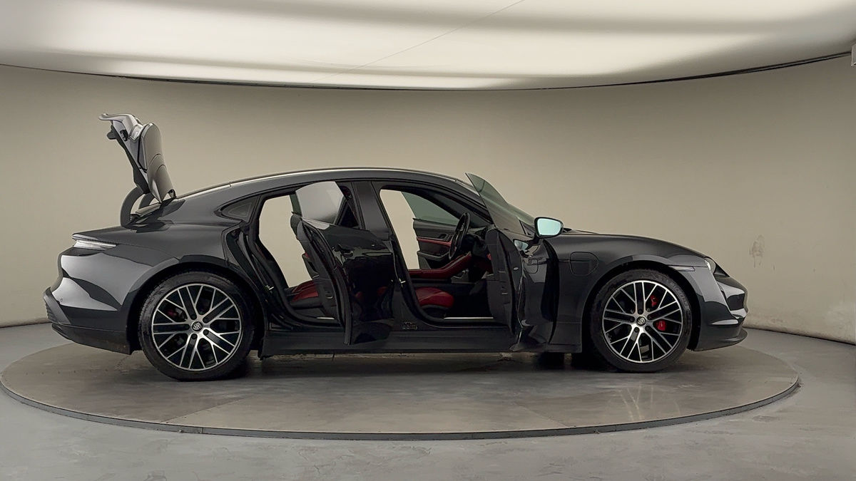 Used Porsche Taycan 2021 for sale - 76630372: Photo 60