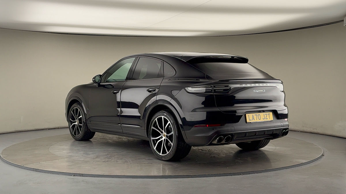 Used Porsche Cayenne 2021 for sale - 75704604: Photo 2