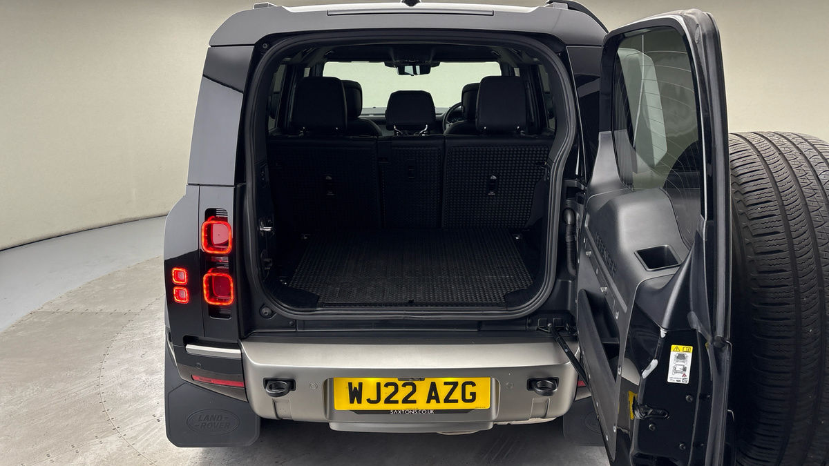 Used Land Rover Defender 110 2022 for sale - 76863670: Photo 11