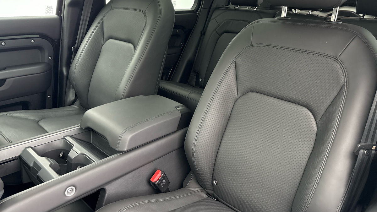 Used Land Rover Defender 110 2025 for sale - 76323908: Photo 13