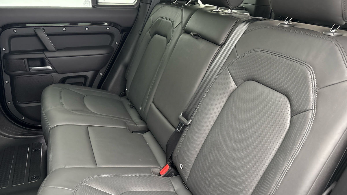 Used Land Rover Defender 110 2025 for sale - 76323908: Photo 15