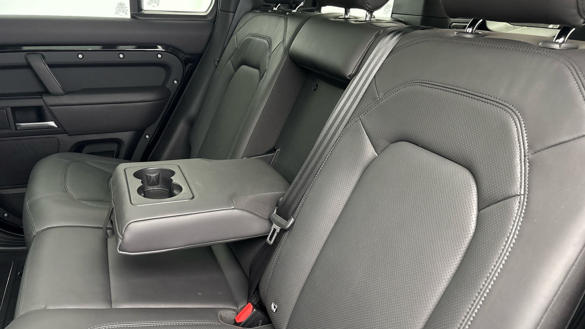 Used Land Rover Defender 110 2025 for sale - 76323908: Photo 17