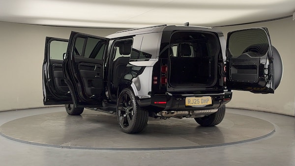 Used Land Rover Defender 110 2025 for sale - 76323908: Photo 45